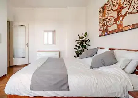 Cosy Penthouse Near The Hospital Appartement Brescia