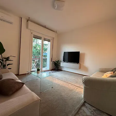 Cosy Penthouse Near The Hospital Daire