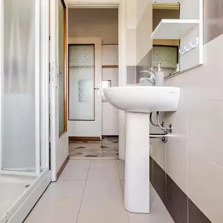 Daire Cosy Penthouse Near The Hospital Brescia