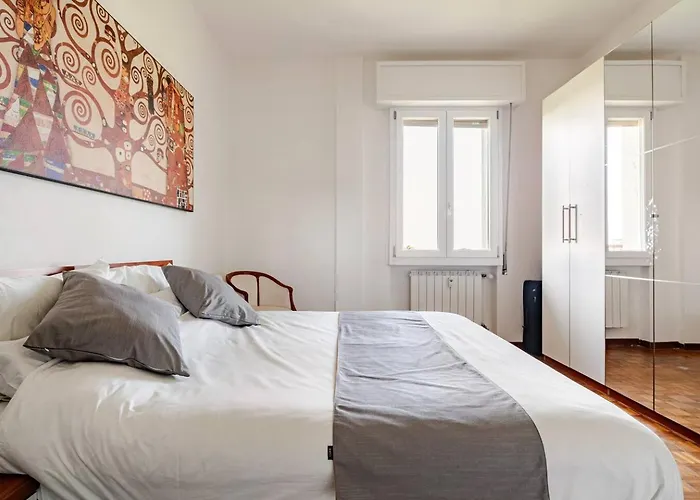 Cosy Penthouse Near The Hospital דירה *