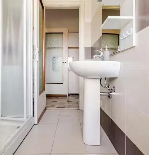 アパート Cosy Penthouse Near The Hospital ブレシア