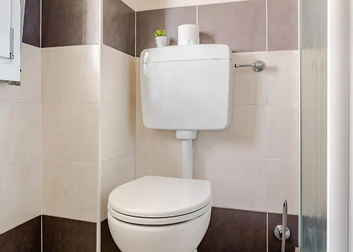 Cosy Penthouse Near The Hospital *