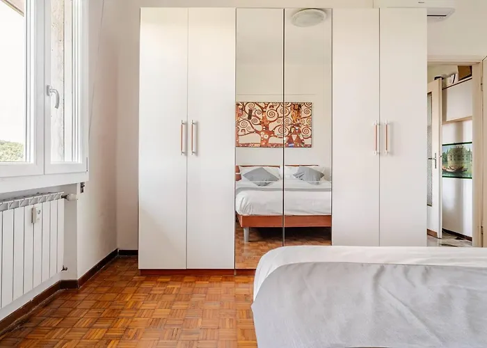 アパート Cosy Penthouse Near The Hospital *